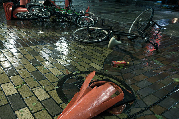 風でバタバタ倒れた自転車
